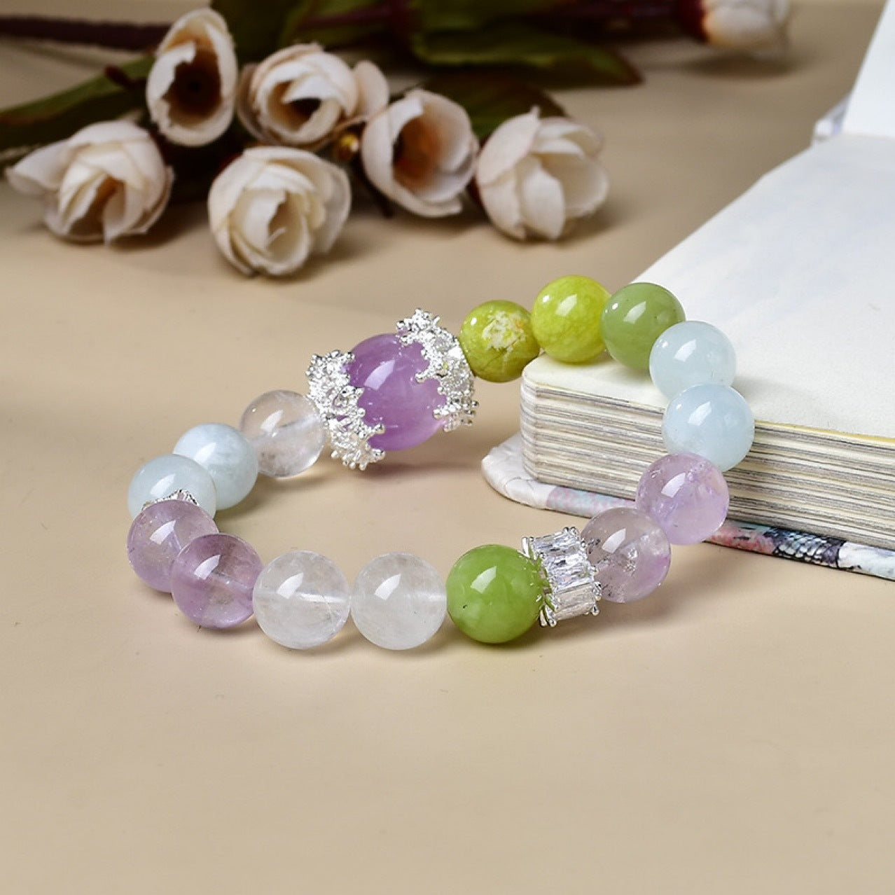 The gradient color combination of amethyst and aquamarine showcases the mysterious spiritual energy from dusk to the deep sea