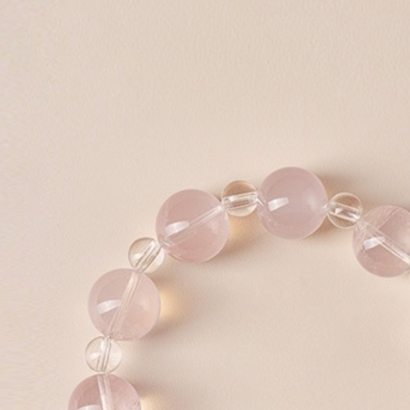 The transparent texture of white crystal is displayed, showcasing the effects of energy purification and frequency enhancement