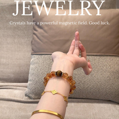 The daily wearing scenarios of modern women demonstrate the practical effect of comprehensively enhancing one's fortune