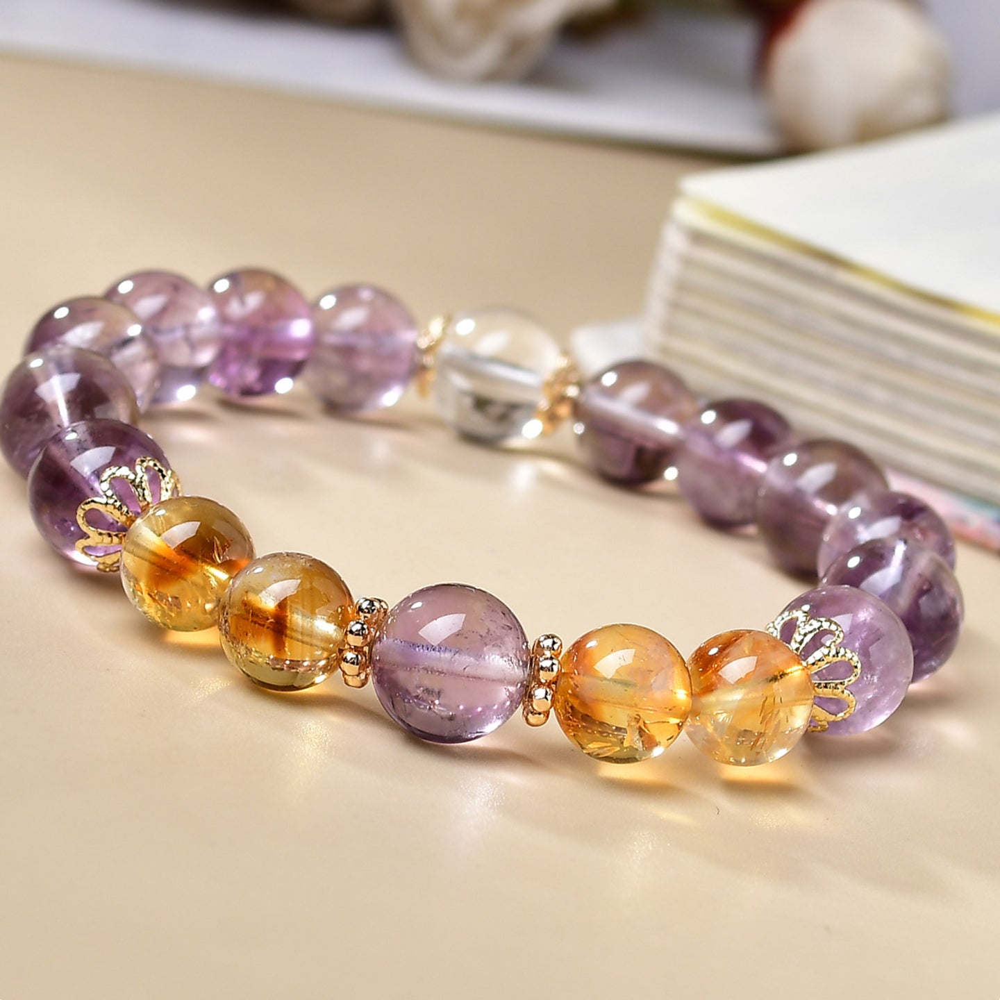 The effect of wearing it on a woman's wrist: The two-color crystal highlights an elegant demeanor and good luck energy