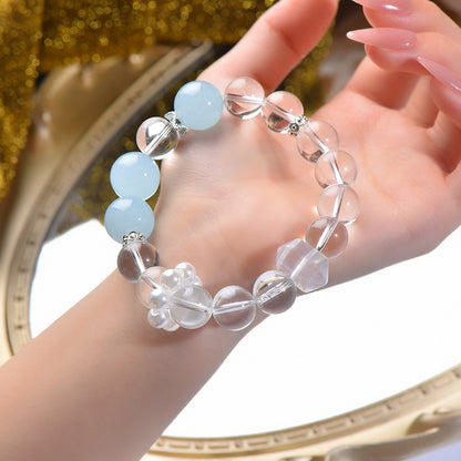 Worn in the office, it demonstrates the effect of enhancing expression ability and mental clarity