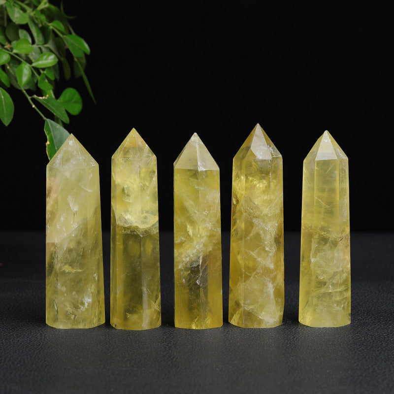 The yellow crystal column in the exquisite gift box packaging is suitable for giving as a gift. 