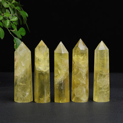 The yellow crystal column in the exquisite gift box packaging is suitable for giving as a gift. 