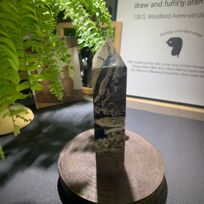 Crystal grid foundation stone with agate point