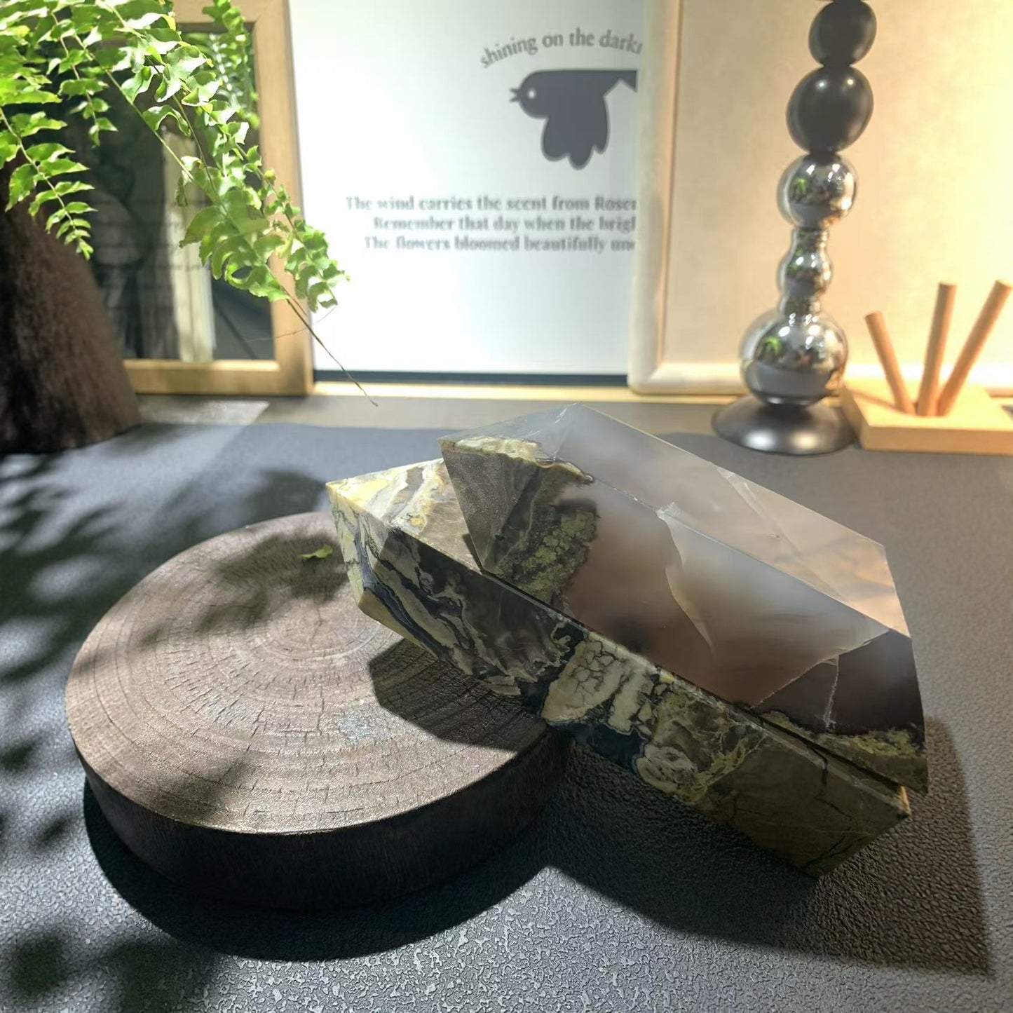 Using volcanic agate point for grounding meditation practice