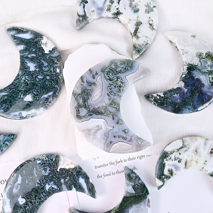 Hole-free moon sculpture smooth finished edges