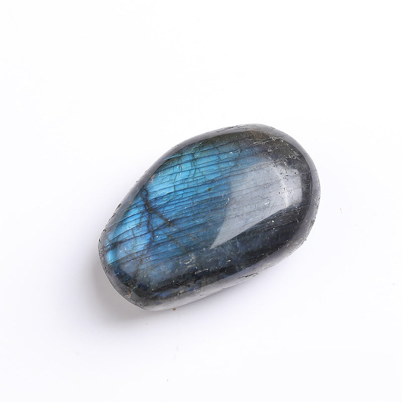 Using labradorite palm stone during meditation for focus
