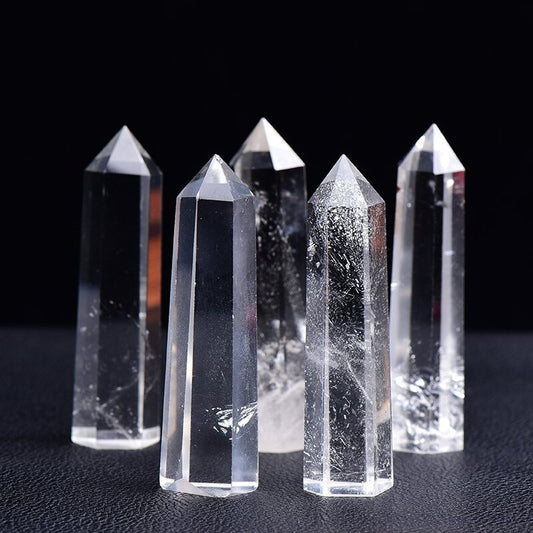 A combination of single-pointed white crystal columns of different sizes is displayed in the same frame