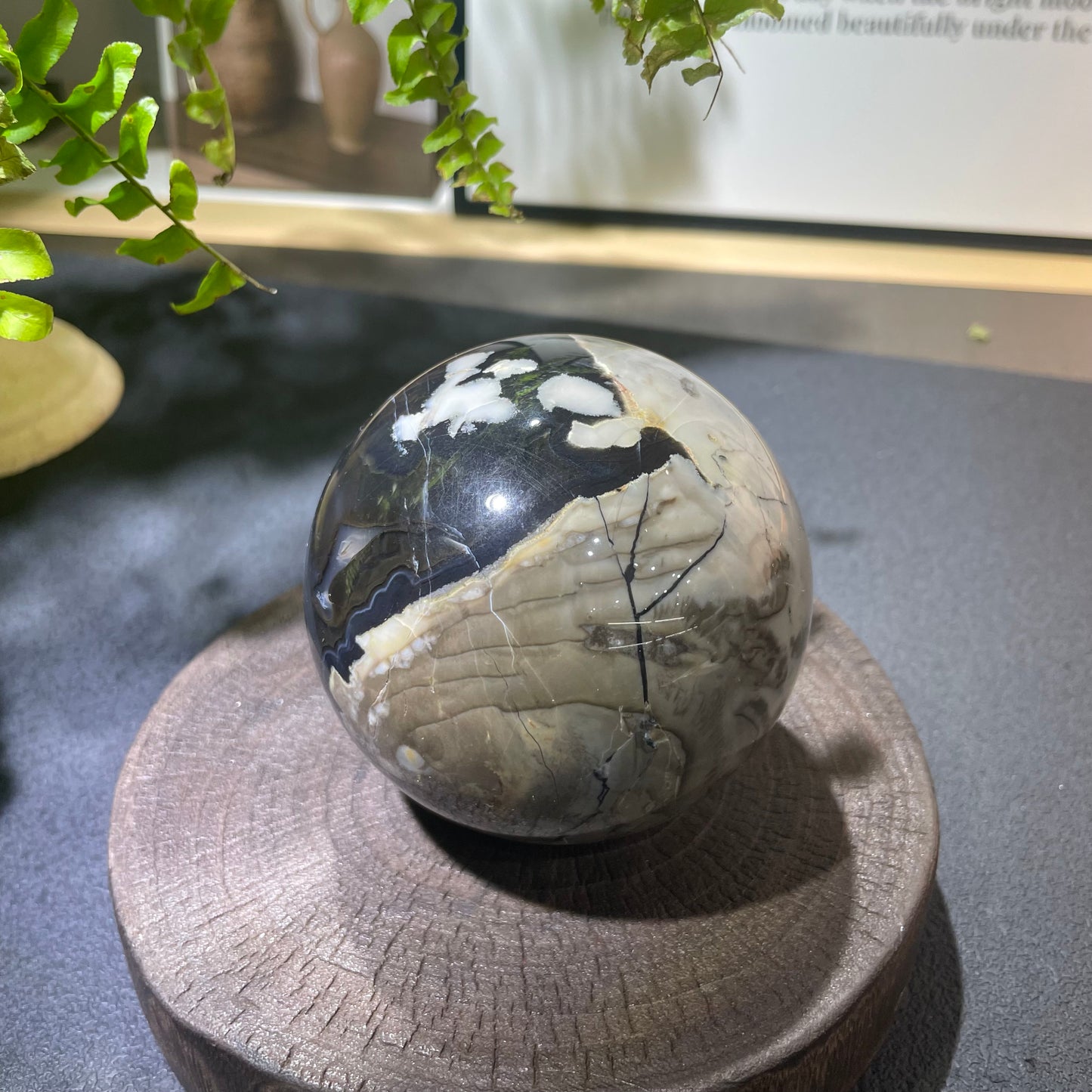 Natural banding patterns in volcanic agate