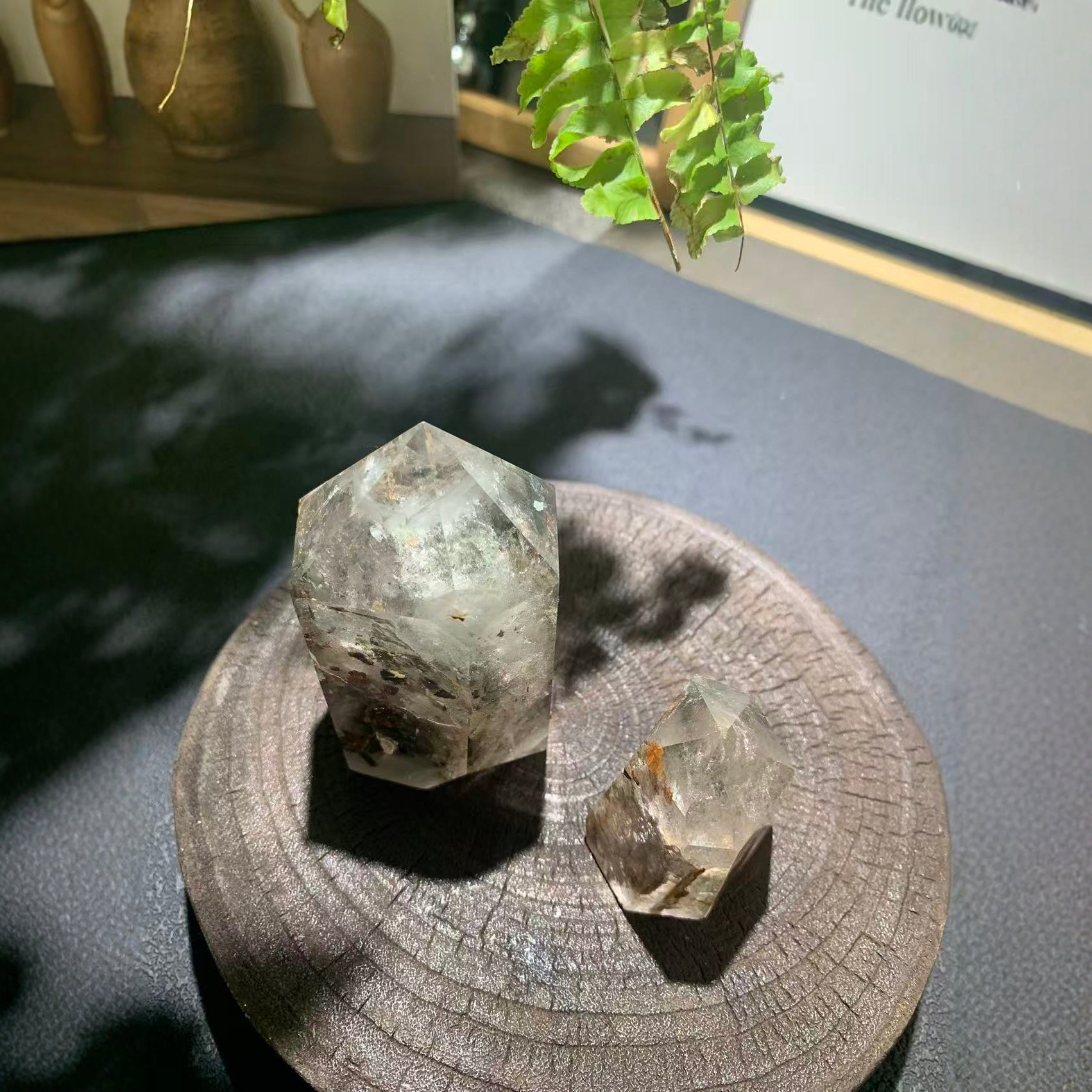  Natural phantom formations and crystal lattice structure