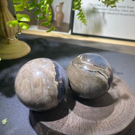  Natural volcanic agate crystal sphere for grounding and protection