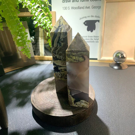 Volcanic agate on office desk for EMF protection