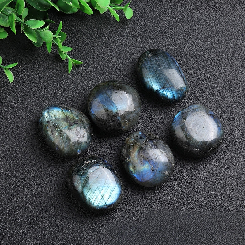 Demonstration of carrying labradorite as pocket stone