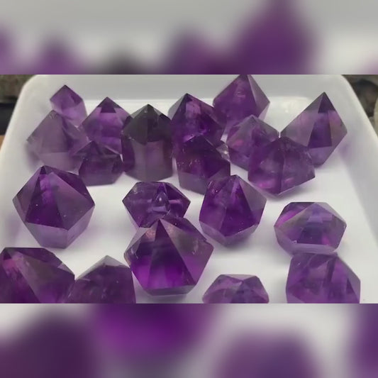 视频Ait文本:
Experience the deep spiritual energy of Brazilian amethyst as it enhances intuition and meditation depth. Perfect for spiritual practitioners.