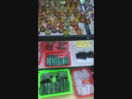 Comprehensive Energy Application Guide for Natural White Crystal Balls: From unboxing and appreciation, light transmittance testing, to three core scenario teaching - Seven-star Array construction and activation, personal vision manifestation ceremony, and whole-house energy purification Feng Shui layout.