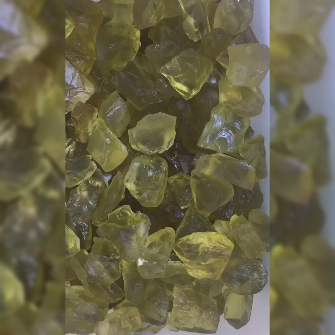 Watch how this natural citrine raw stone pendant attracts wealth and success energy. Perfect for daily wear to boost confidence and manifest abundance. Wear your power crystal everywhere!