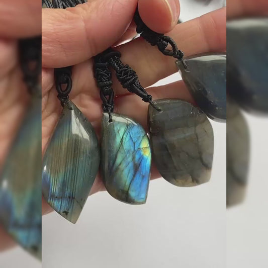 The unique shape of each leaf and the energy characteristics of clavolite that enhance intuition