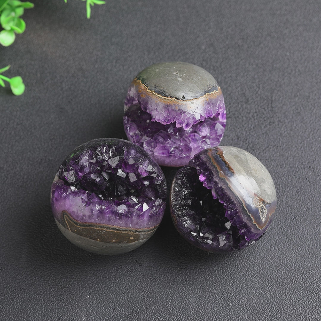 Watch how this smiling amethyst geode radiates positive energy while attracting wealth and creating a powerful energy vortex in your space. Perfect for feng shui.