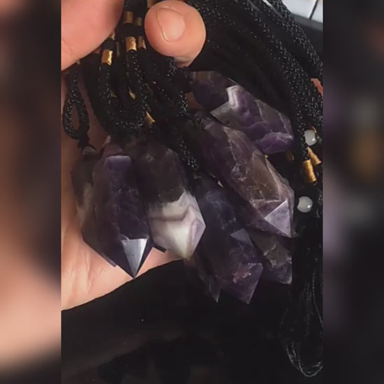 Natural Double-Pointed Amethyst Hexagonal Prism Pendant Usage Guide: Daily Wearing and matching Tips, Meditation Energy Working Methods, Maintenance and Cleaning Steps, Creative Gift Presentation