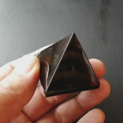 Watch how this obsidian pyramid creates a protective energy field while cleansing negative vibrations. Perfect for office and spiritual protection.