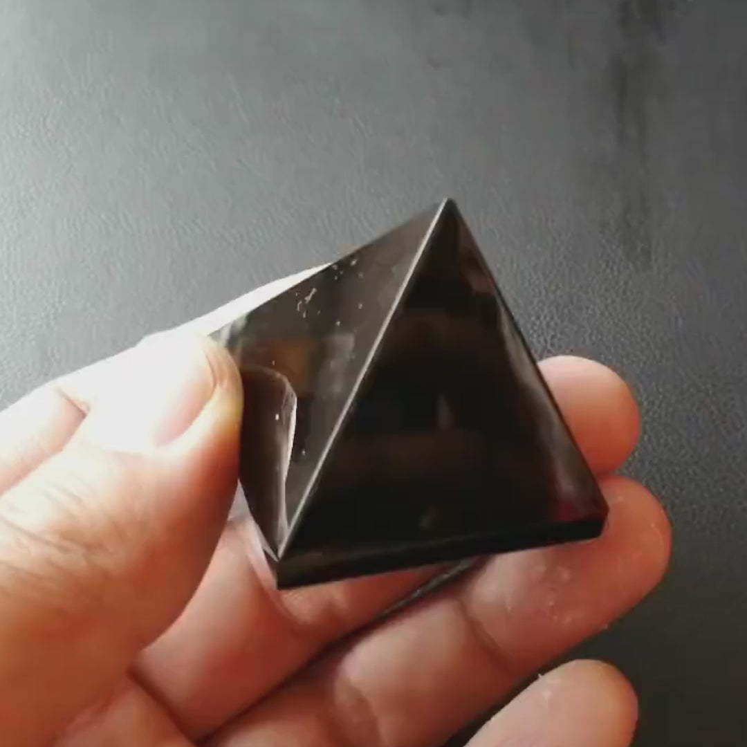 Watch how this obsidian pyramid creates a protective energy field while cleansing negative vibrations. Perfect for office and spiritual protection.