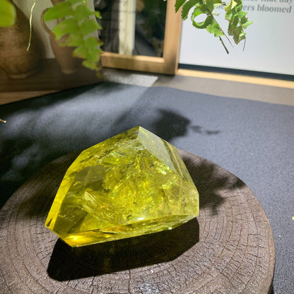  Raw citrine pieces in manifestation crystal grid