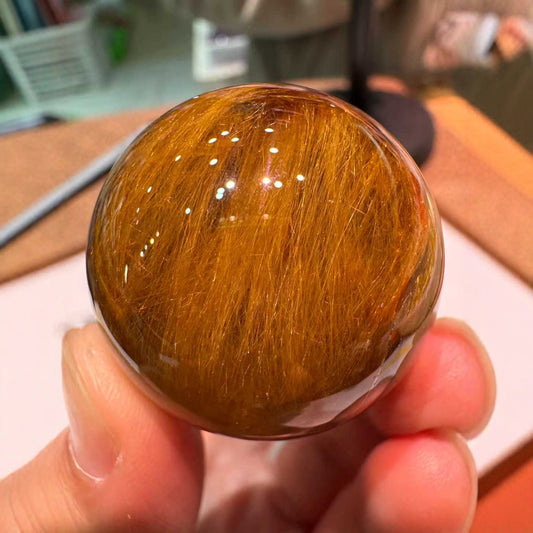 Rutile inclusions detail in sunlight