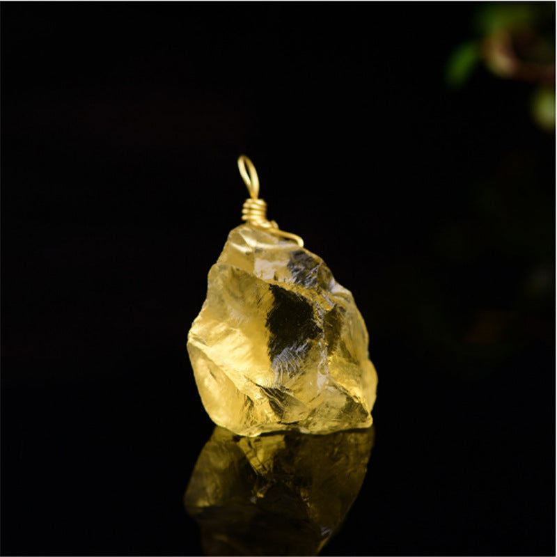 Using citrine raw stone during solar plexus meditation